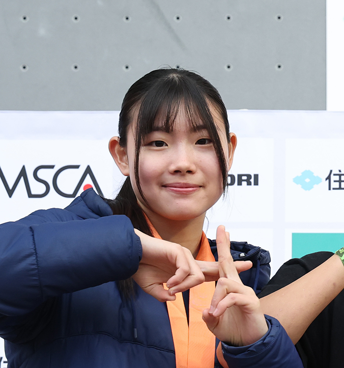 岡信 葵衣
